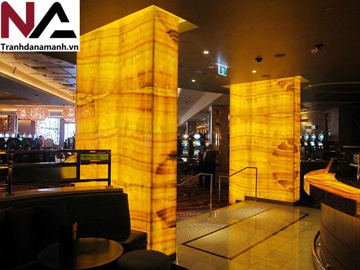 Ốp cột v&agrave; cầu thang